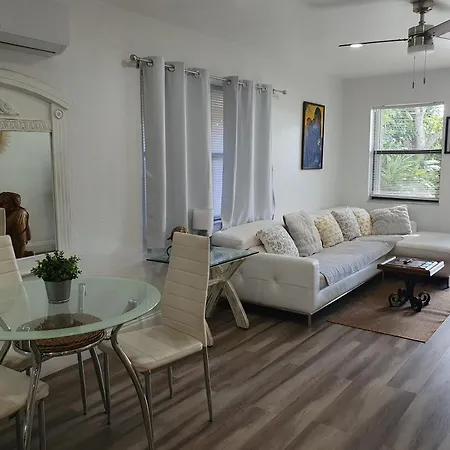 Tropical Hideaway! Apartment